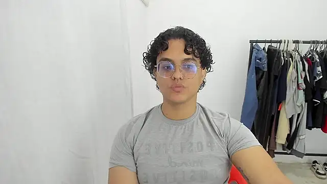 Donatello versus online show from April 20, 11:07 pm