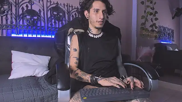 Vergil Noir  online show from May 31, 5:08 am