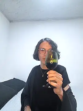 LONDON ROSE online show from April 28, 10:25 pm