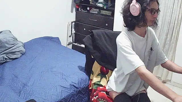 hxxyro1 online show from April 28, 4:06 am