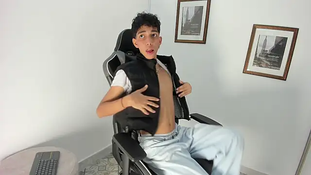 ero boy40 online show from July 1, 12:33 am