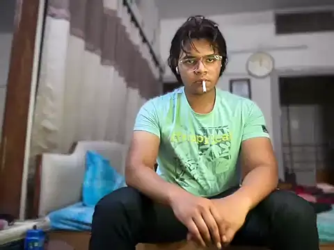 LuxeRyn online show from May 8, 6:52 pm