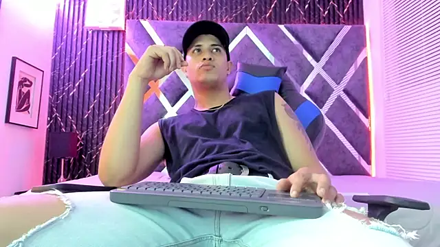 dominic connor online show from June 11, 3:26 am