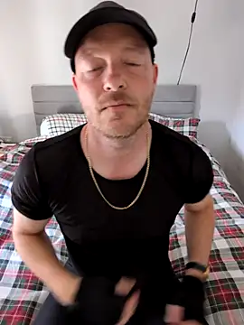 Straight GuyUK online show from June 27, 10:40 am