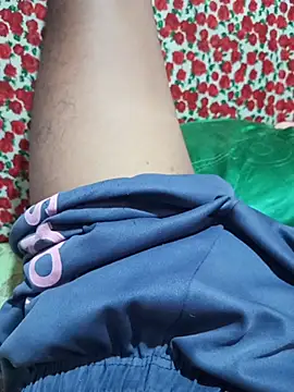 paupequeno0 online show from July 13, 7:49 pm