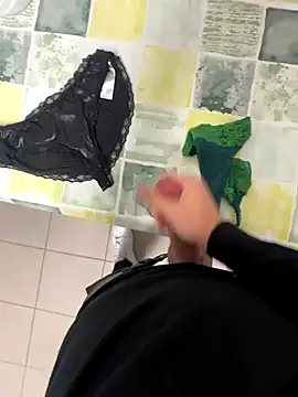 Snapshot of swissboy22 chatting on October 29, 10:34 pm swissboy22 online show from October 29, 10:34 pm