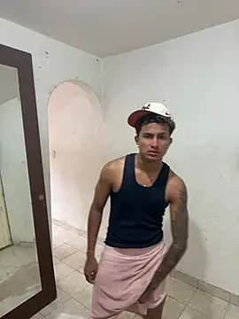 ianruiz0 online show from August 8, 8:27 pm