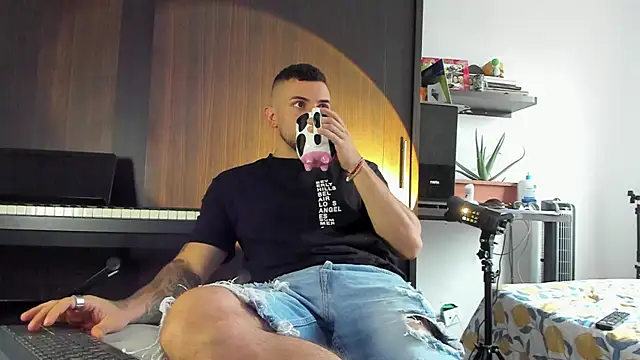 logan smith online show from April 5, 9:22 pm