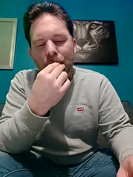 tom sauwer online show from February 12, 1:11 am