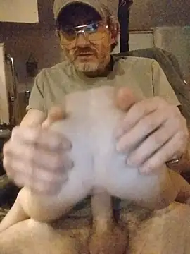 ROBERT0516 online show from April 15, 10:21 pm