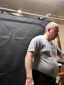 Snapshot of IronedTitan chatting on December 4, 12:19 am IronedTitan online show from December 4, 12:19 am