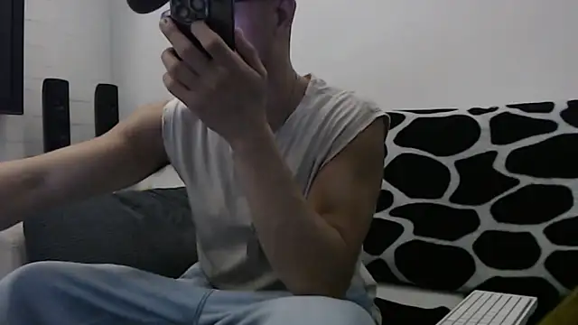 Snapshot of SebastianReiss chatting on October 20, 7:07 pm SebastianReiss online show from October 20, 7:07 pm