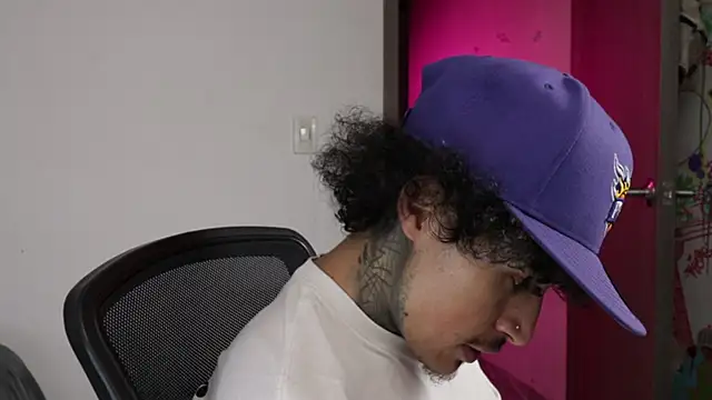 trieone online show from April 11, 12:07 am