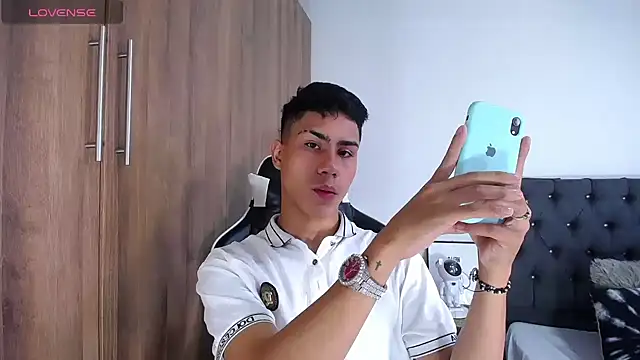 Snapshot of AlanNaughty chatting on March 21, 9:12 pm AlanNaughty online show from March 21, 9:12 pm