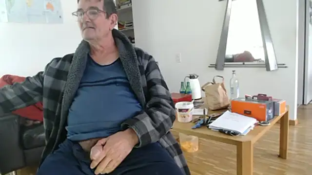 silvio-aus-luzern-CH online show from April 3, 8:33 am