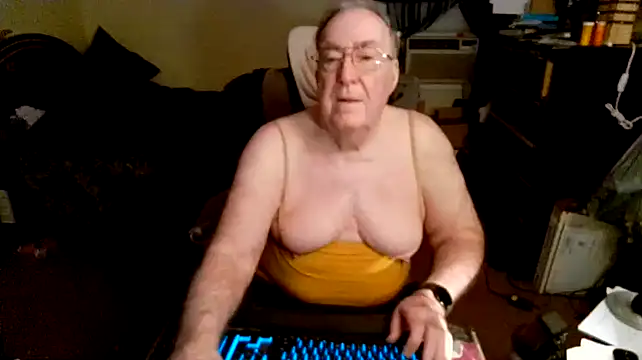 Snapshot of Toastir chatting on December 9, 2:40 pm Toastir online show from December 9, 2:40 pm