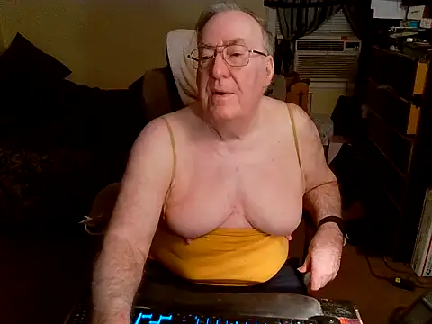 Snapshot of Toastir chatting on December 17, 2:22 pm Toastir online show from December 17, 2:22 pm