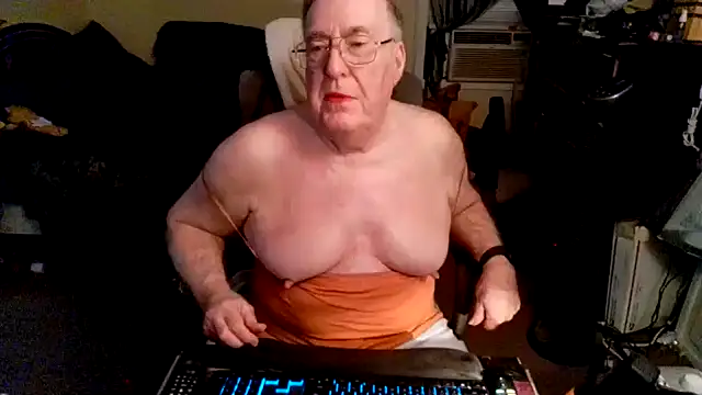 Snapshot of Toastir chatting on September 27, 8:06 pm Toastir online show from September 27, 8:06 pm