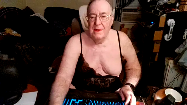 Snapshot of Toastir chatting on October 15, 2:35 pm Toastir online show from October 15, 2:35 pm