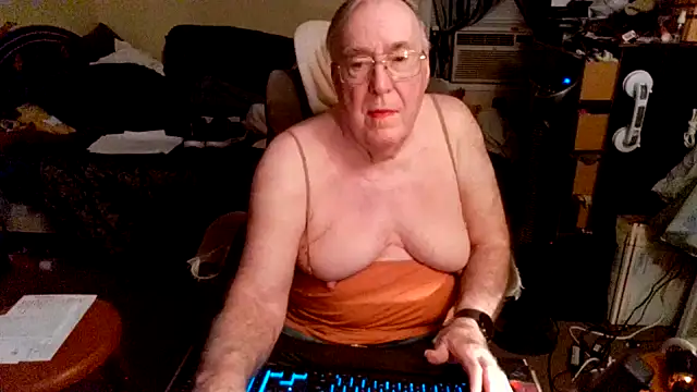 Snapshot of Toastir chatting on October 13, 11:11 pm Toastir online show from October 13, 11:11 pm