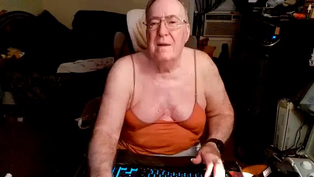 Snapshot of Toastir chatting on October 3, 3:06 pm Toastir online show from October 3, 3:06 pm