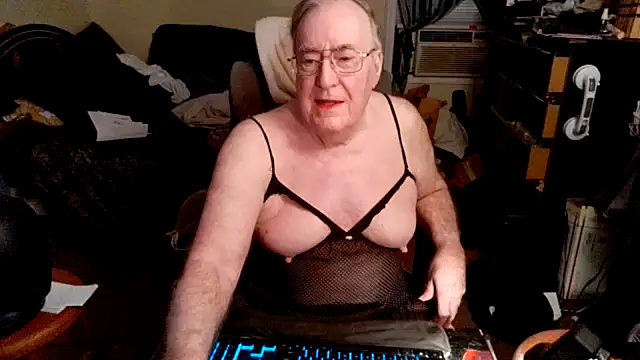 Snapshot of Toastir chatting on October 19, 8:23 pm Toastir online show from October 19, 8:23 pm