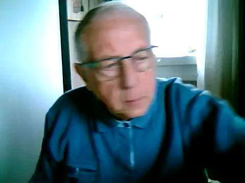 Snapshot of johnjohn622662 chatting on September 26, 3:32 pm johnjohn622662 online show from September 26, 3:32 pm