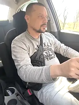 DanielOhCool online show from April 17, 9:01 am