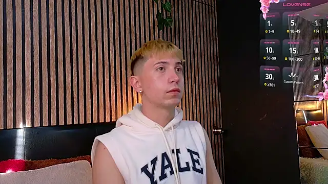 Chris Bennett online show from February 6, 1:10 pm