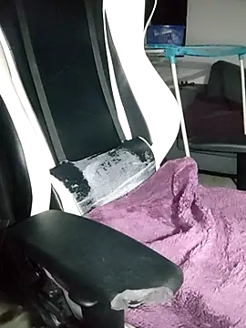 Snapshot of Intense_1337 chatting on February 22, 3:23 am Intense 1337 online show from February 22, 3:23 am