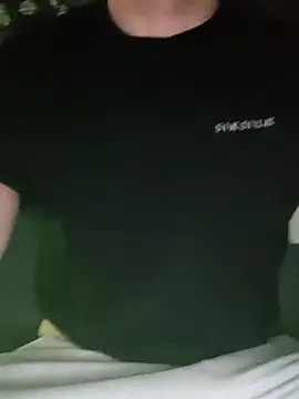 Snapshot of Intense_1337 chatting on December 29, 2:38 am Intense 1337 online show from December 29, 2:38 am