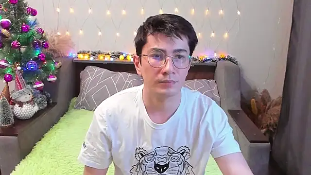 Yumi steve online show from December 8, 8:04 pm