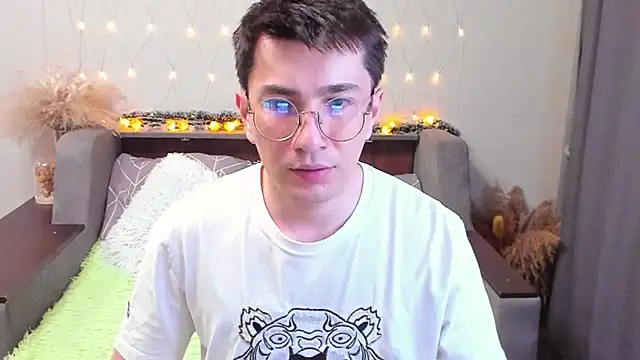 Yumi steve online show from January 18, 12:50 am