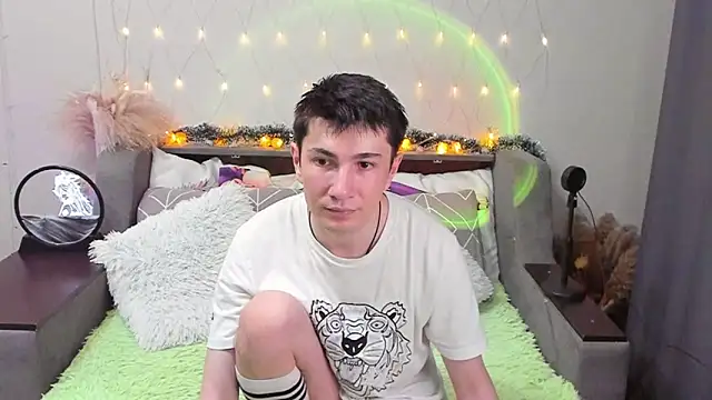 Yumi steve online show from September 11, 8:30 pm