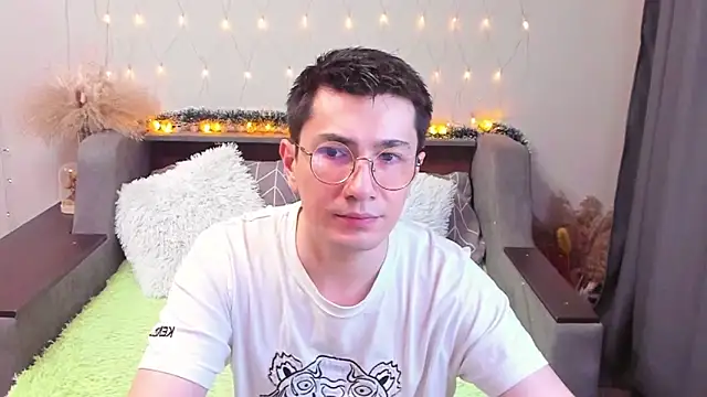 Yumi steve online show from March 2, 8:35 pm