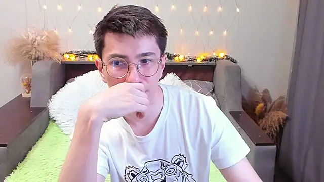 Yumi steve online show from January 18, 11:44 pm