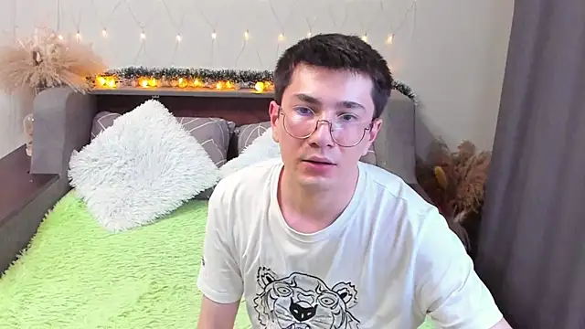 Yumi steve online show from March 11, 12:54 am