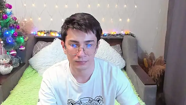 Yumi steve online show from December 15, 7:42 pm