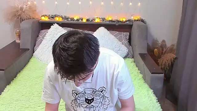 Yumi steve online show from January 12, 8:14 pm