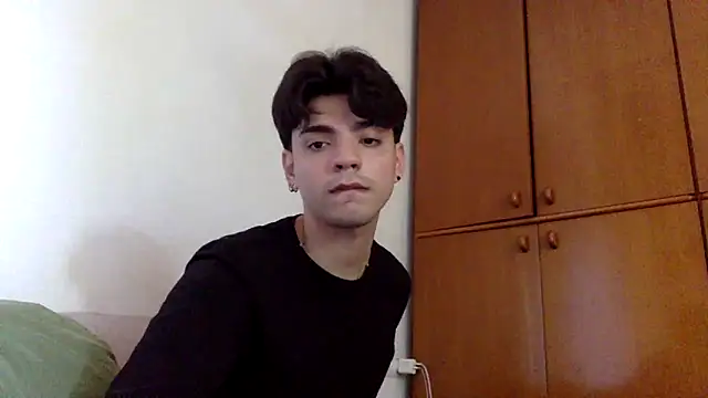 Snapshot of dylancrugerx chatting on April 30, 2:35 pm dylancrugerx online show from April 30, 2:35 pm
