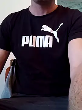 Snapshot of Rolandxxxr chatting on February 5, 8:32 am Rolandxxxr online show from February 5, 8:32 am