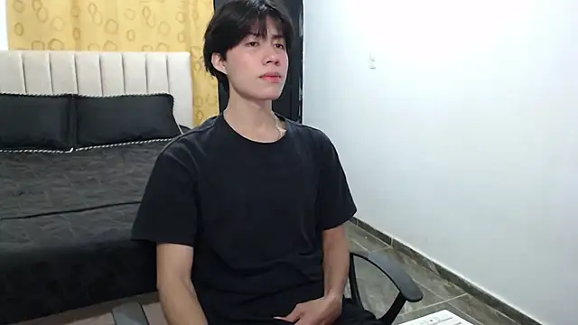 Snapshot of Elio-cam chatting on February 2, 8:02 am Elio-cam online show from February 2, 8:02 am