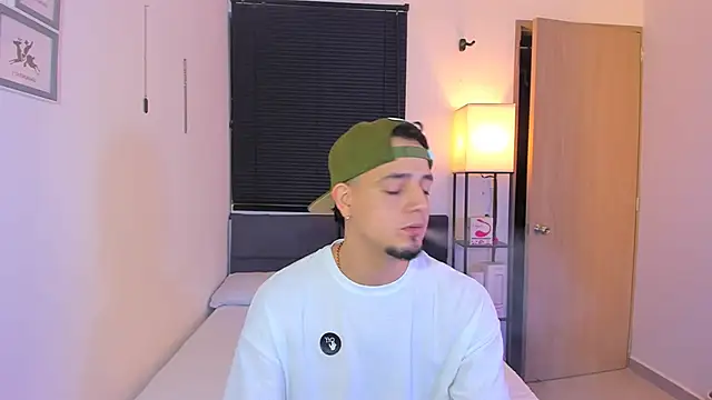 alejandro calderon1 online show from April 8, 4:46 am