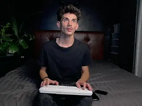 Snapshot of DanielCrush1 chatting on October 1, 5:39 pm DanielCrush1 online show from October 1, 5:39 pm