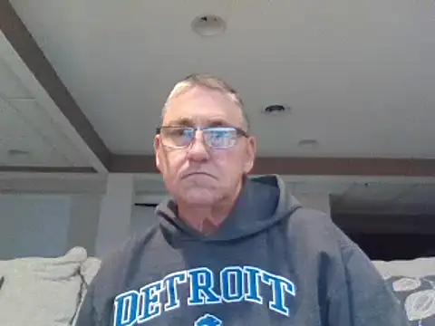 Snapshot of takeitall101 chatting on December 23, 7:28 am takeitall101 online show from December 23, 7:28 am