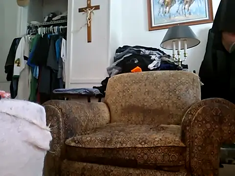 curiouscock38 online show from April 26, 11:01 pm