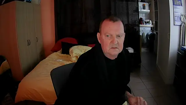 passifsoumis1963 online show from November 11, 8:19 am