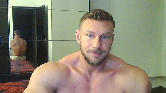 muscularkevin online show from December 11, 4:51 am