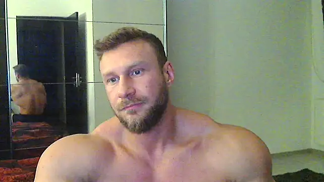 muscularkevin online show from December 5, 2:44 pm