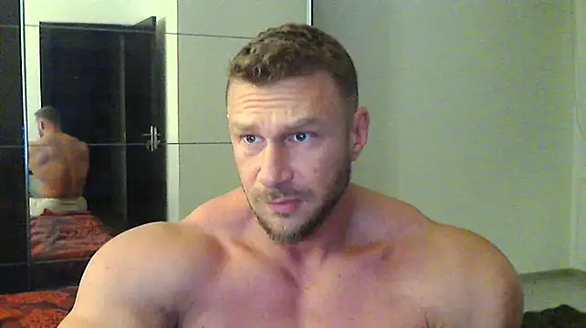 muscularkevin online show from December 12, 4:37 am